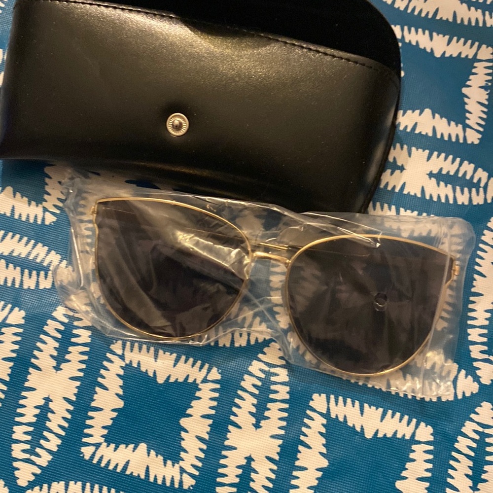⭐️2/$10 - Gold Rim Sunglasses
